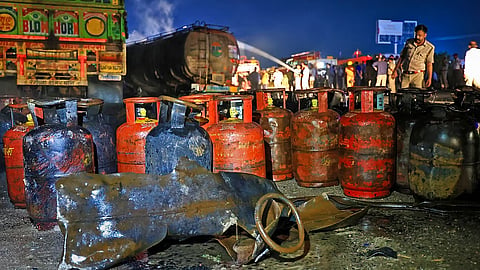 Cylinder blast