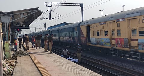 ಉತ್ತರ ಪ್ರದೇಶ: ಹಳಿ ದಾಟುತ್ತಿದ್ದಾಗ ರೈಲು ಡಿಕ್ಕಿ; ಆರು ಮಹಿಳೆಯರು ಸಾವು; Video