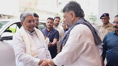 Siddaramaiah comes to D K Shivakumar residence 