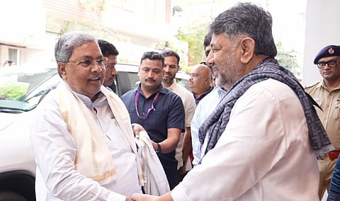  D K Shivakumar welcomes Siddaramaiah 