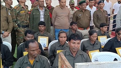 10 Naxals surrender