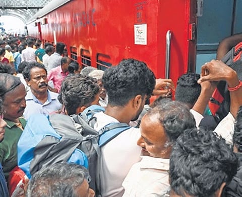 ಆಧಾರ್ ದೃಢೀಕೃತ ಪ್ರಯಾಣಿಕರು ಮಾತ್ರ ಅಡ್ವಾನ್ಸ್ ಬುಕಿಂಗ್‌ ಮೊದಲ ದಿನ ಟಿಕೆಟ್ ಬುಕ್ ಮಾಡಬಹುದು: ರೈಲ್ವೆ ಇಲಾಖೆ