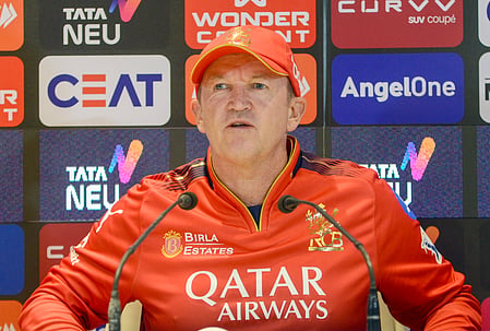 Pieterson bids for Andy Flower to replace McCullum as England head coach