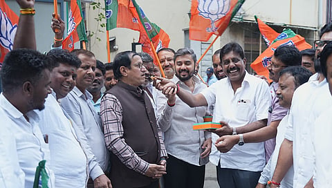 Karnataka BJP celebrates Mumbai civic poll victory in B'luru, Yediyurappa congratulates PM Modi, Maha CM Fadnavis