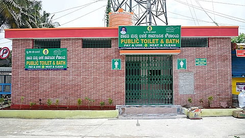 Public toilet 