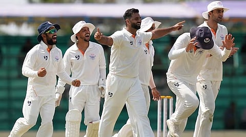 Ranji Final: ಚೊಚ್ಚಲ ಪ್ರಶಸ್ತಿ ಗೆಲುವಿನ ಸನಿಹದಲ್ಲಿ ಜಮ್ಮು-ಕಾಶ್ಮೀರ; ತವರಿನಲ್ಲೇ ಕರ್ನಾಟಕಕ್ಕೆ ದೊಡ್ಡ ಹಿನ್ನಡೆ!