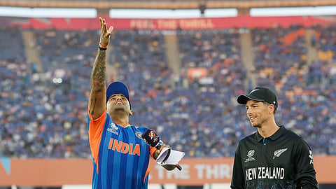 New zealand won the toss and Elected to bowl first
