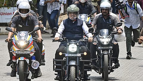 Maharashtra CM Fadnavis rides motorcycle to Vidhan Bhavan
