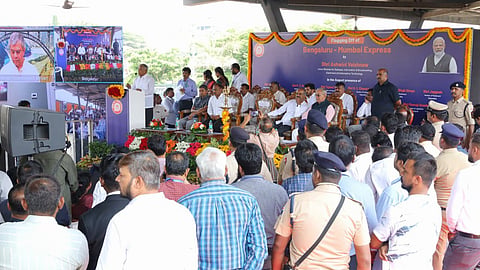 Ashwini Vaishnaw Flagged off train