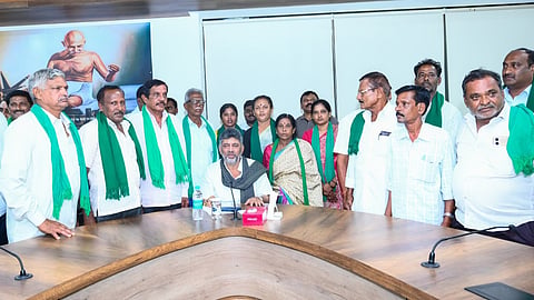 Byramangala, Kanchugaranahalli Gram Panchayatgala Raithara Bhoo Hitharakshana Samiti met the DCM in Bengaluru