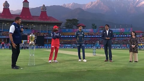 Gujarat Titans opt to bowl against RCB