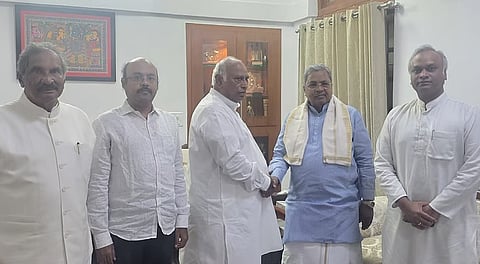 Siddaramaiah and others met Mallikarjuna Kharge in Delhi 