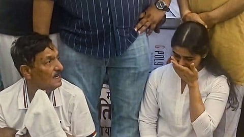 Manu Bhaker Breaks Down While Paying Final Respects to Coach Jaspal Rana