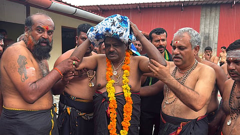 ಶಬರಿಮಲೈ ಯಾತ್ರೆ ಕೈಗೊಂಡ HDK