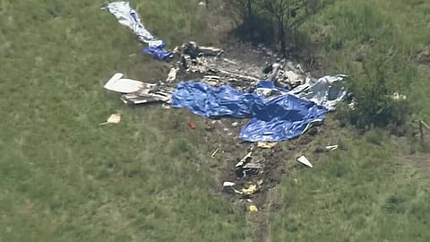 plane crashes 