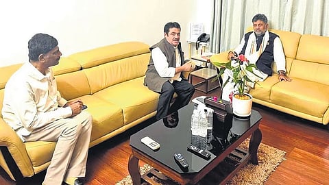 Former minister Zameer Ahmed Khan calls on Chief Minister DK Shivakumar 