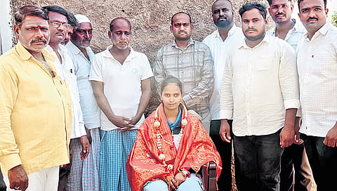 Sahahista Begum Aarti being felicitated by gram panchayat members and officials