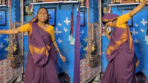 Komal Kumari performing