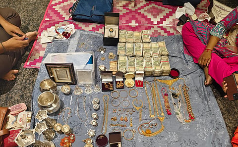  During raids on KSRTC Chief Mechanic Siddeshwar Hebbal's properties, 40 lakh cash was seized