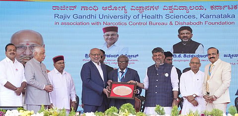 Vice President honoured the former Vice-Chancellors of Rajiv Gandhi University of Health Sciences 