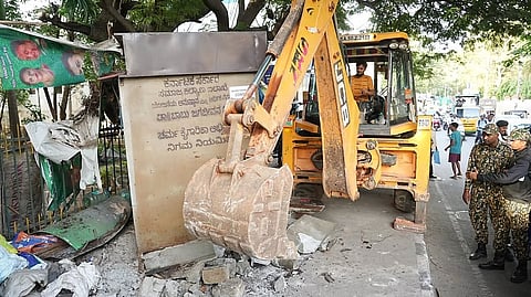 'Safe Footpath' drive entered its 4th day, with civic authorities clearing