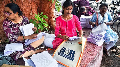SIR: ವಿಶೇಷ ತೀವ್ರ ಪರಿಷ್ಕರಣೆ, 22 ಲಕ್ಷ ಮತದಾರರ ಹೆಸರು ಡಿಲೀಟ್! ಬಾಂಗ್ಲಾ, ಮ್ಯಾನ್ಮಾರ್ ಪ್ರಜೆಗಳು ಪತ್ತೆ!