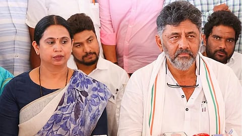 Lakshmi Hebbalkar, along with her family Met CM Dk Shivakumar