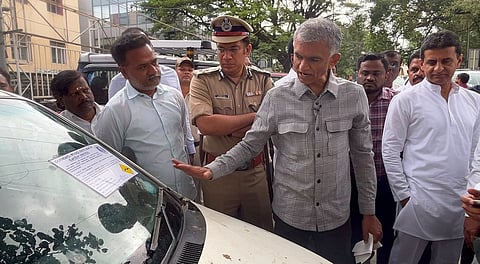 MINISTER KRISHNA BYRE GOWDA KICKS OFF FOOTPATH VEHICLE CLEARANCE DRIVE ON QUEENS ROAD