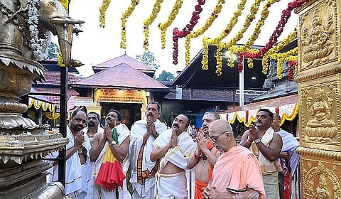 Kerala Chief minister visits Kollur Mookambika temple 