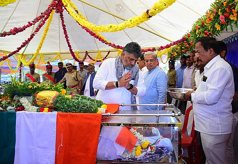 Chief Minister D K Shivakumar pays his last respects to the earthly remains of H Hanumanthappa at the Murugarajendra Stadium in Chitradurga on Monday.
