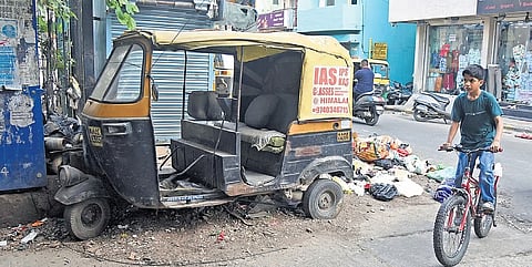 An abandoned autorickshaw on Thimmaiah Road in Bengaluru.