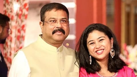 Dharmendra Pradhan And his daughter