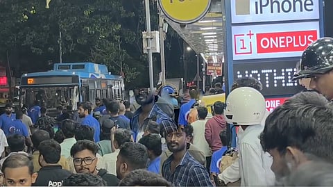 Rival Mobile Shop Owners Clash in Bengaluru