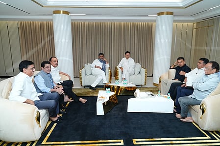 K’taka Congress crisis: Shivakumar, Surjewala rush to pacify disgruntled MLAs (Photo: IANS)