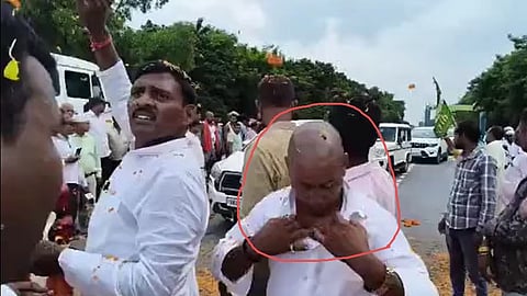 JDU Leader Lost 7 Lakh worth Gold Chain in the Crowd
