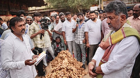 DK Shivakumar In APMC market