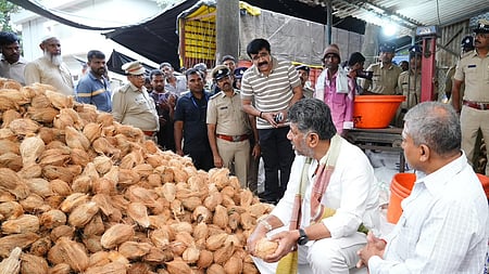 Karnataka CM DK Shivakumar inspects Yeshwanthpur APMC
