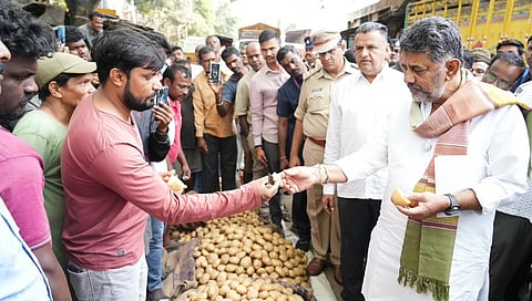ಎಪಿಎಂಸಿ ಮಾರುಕಟ್ಟೆಯಲ್ಲಿ ಸಿಎಂ