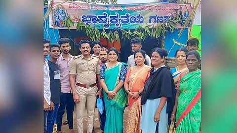 Jubedha visits a Ganesha pandal
