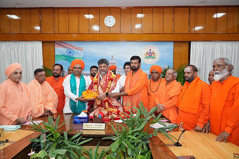 CM DK Shivakumar Meets Dingaleshwara Swamiji