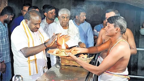 Union Minister HD Kumaraswamy offers puja at Mavinakere Ranganatha Swamy Temple in Hassan on Saturday.
