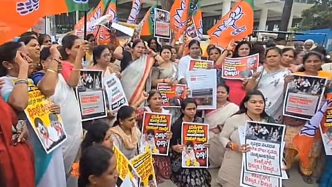 BJP Mahila Morcha members