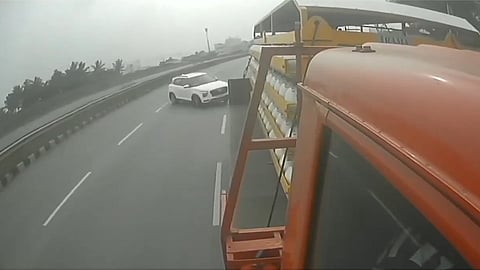 car rams CNG-laden lorry near Davanagere