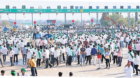 Thousands of sugarcane farmers gather at Hattargi toll plaza.