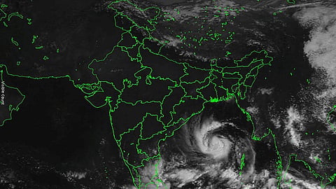 It is expected to cross the Andhra Pradesh and Yanam coasts