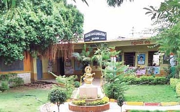 ಕೂಡಲಗಿ ಶಾಲೆ ನೋಡ