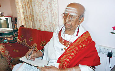 ಶತಕದಂಚಿನ ಸಂಪಾದಕ
