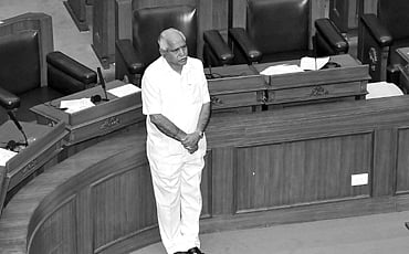 ಯಡಿಯೂರಪ್ಪ ಕೂತರೂ, ಎದ್ದರೂ ಸುದ್ದಿ