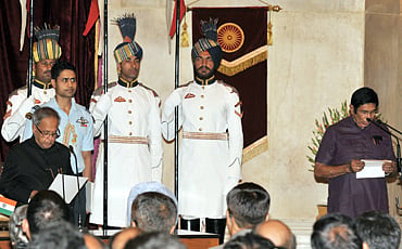 ರೈಲ್‌ಗೆ ಖರ್ಗೆ ರಸ್ತೆಗೆ ಆಸ್ಕರ್