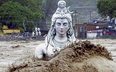 ಉತ್ತರದ ಪ್ರವಾಹಕ್ಕೆ 131 ಬಲಿ